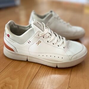 On Roger’s centre court womens sneakers